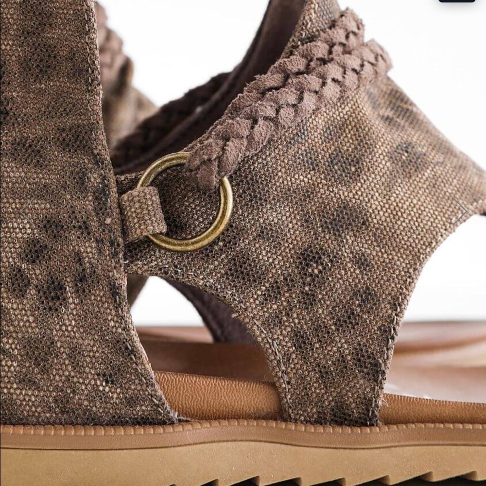 Buckle Brown Leopard Print Sandals - Picture 6 of 8